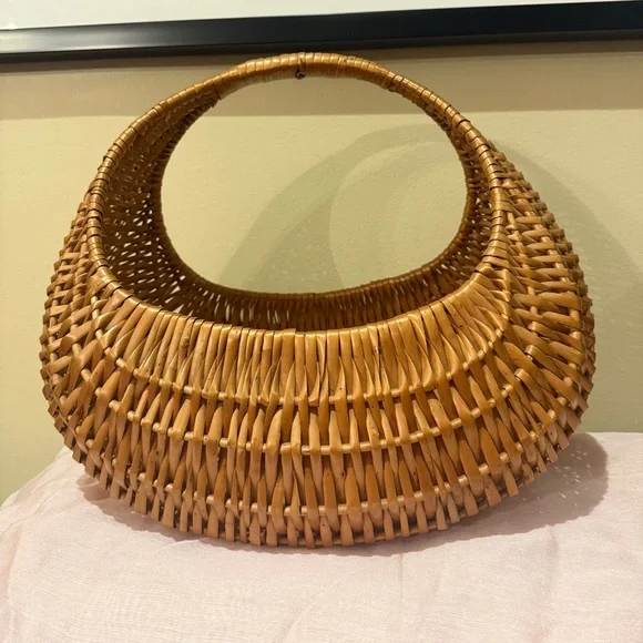 Vintage Gondola Half Moon Harvesting Basket - Picture 1 of 9